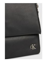 תיק צד דמוי עור לאישה מבית Calvin Klein דגם K60K611947-BEH