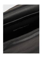 תיק צד דמוי עור לאישה מבית Calvin Klein דגם K60K611947-BEH
