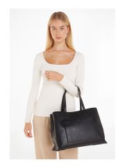 תיק צד דמוי עור לאישה מבית Calvin Klein דגם  K60K612113-BEH