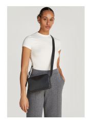 תיק צד דמוי עור לאישה מבית Calvin Klein דגם K60K612555-BEH