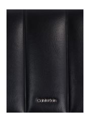 תיק צד דמוי עור מבית Calvin Klein דגם K60K612787-BEH