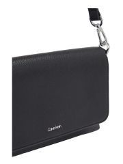 תיק צד דמוי עור מבית Calvin Klein דגם K60K612805-BEH