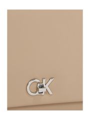 תיק צד דמוי עור לאישה מבית Calvin Klein  דגם K60K612807-W75