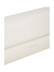 תיק צד דמוי עור לאישה מבית Calvin Klein  דגם K60K612995-67U