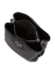 תיק צד דמוי עור לאישה מבית Calvin Klein  דגם K60K613179-BEH