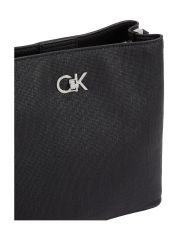 תיק צד דמוי עור לאישה מבית Calvin Klein  דגם K60K613179-BEH