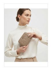 QUILTED FLAP ZIP AROUND