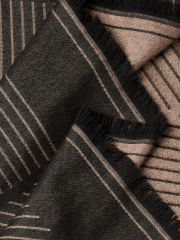 EMBLEM GRAPHIC LW SQUARE SCARF