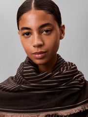 EMBLEM GRAPHIC LW SQUARE SCARF