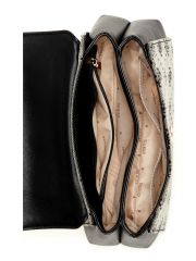 ארנק דמוי עור מבית Guess דגם G-JP990220-BLO