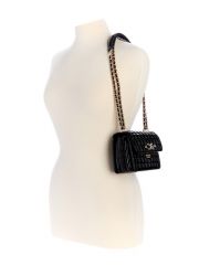 תיק צד דמוי עור מבית Guess דגם G-QT842478-BLA