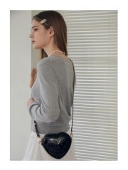 תיק דמוי עור לאישה מבית Guess קולקציית ARNELA דגם TV949677-BLO