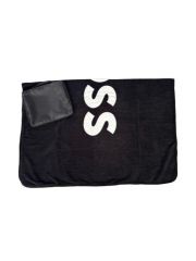 שמיכת הוגו בוס שחורה