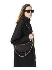 תיק פאווץ דמוי עור לאישה מבית Lacoste  דגם NF4999MH-000