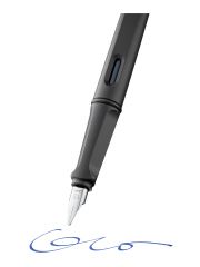 עט קליגרפיה בצבע שחור מכסה כסוף מבית LAMY דגם JOY מודל 4029991
