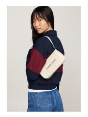 תיק צד לאישה מבית Tommy Hilfiger דגם AW0AW16494-ACG
