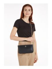 תיק צד לאישה מבית Tommy Hilfiger דגם AW0AW17021-BDS