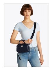 תיק לאישה מבית Tommy Hilfiger  דגם AW0AW17294-C1G