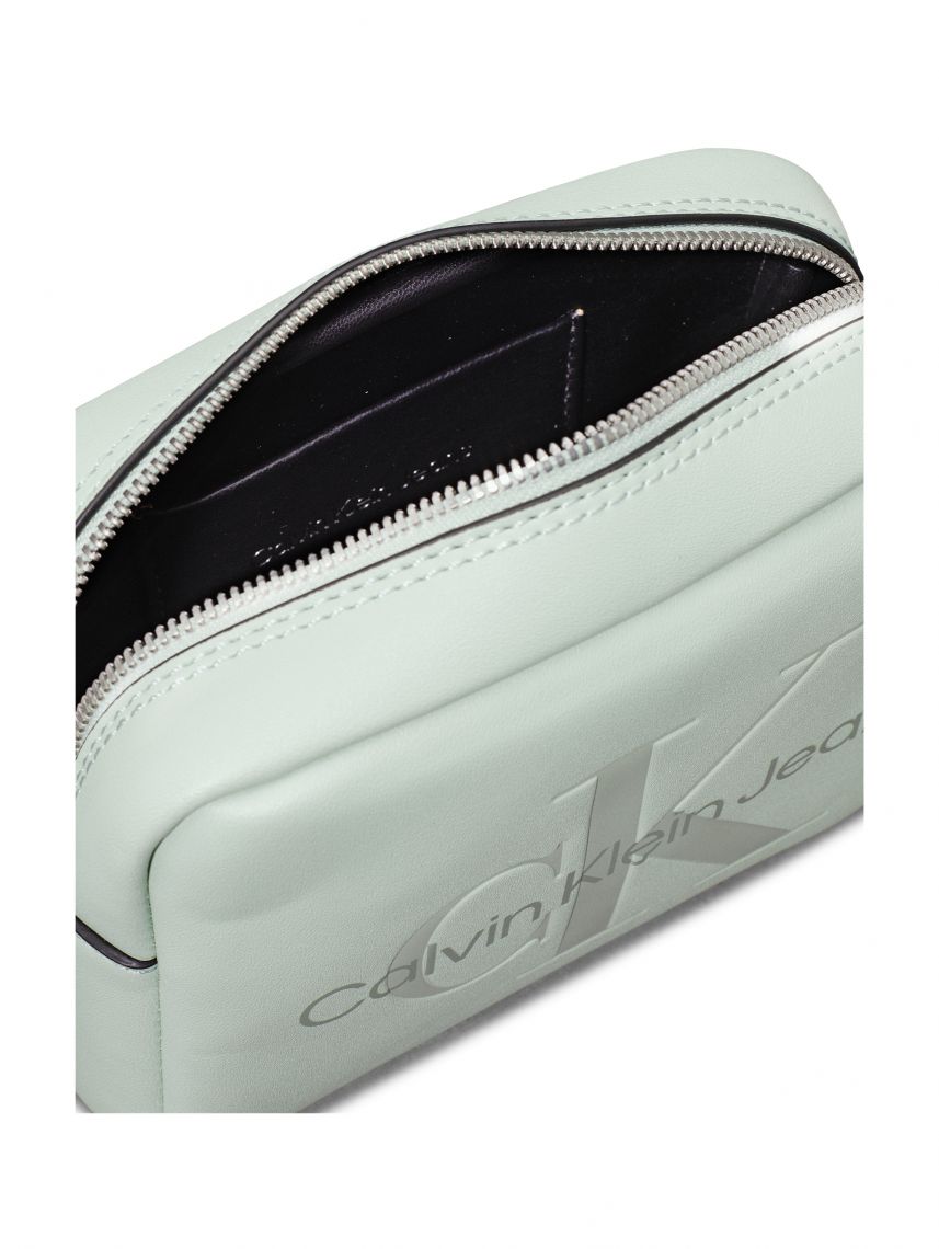 תיק צד דמוי עור לאישה מבית Calvin Klein דגם K60K612220-LCD