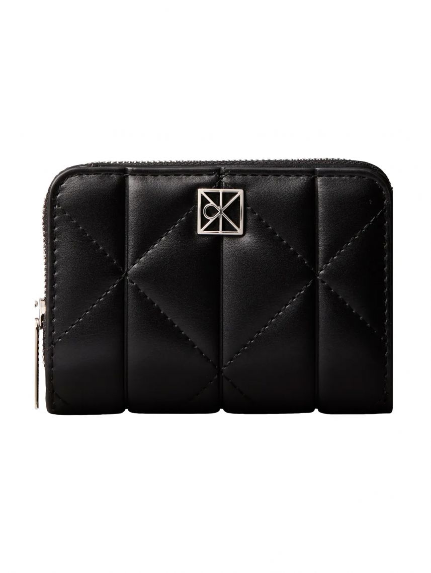 QUILTED FLAP ZIP AROUND