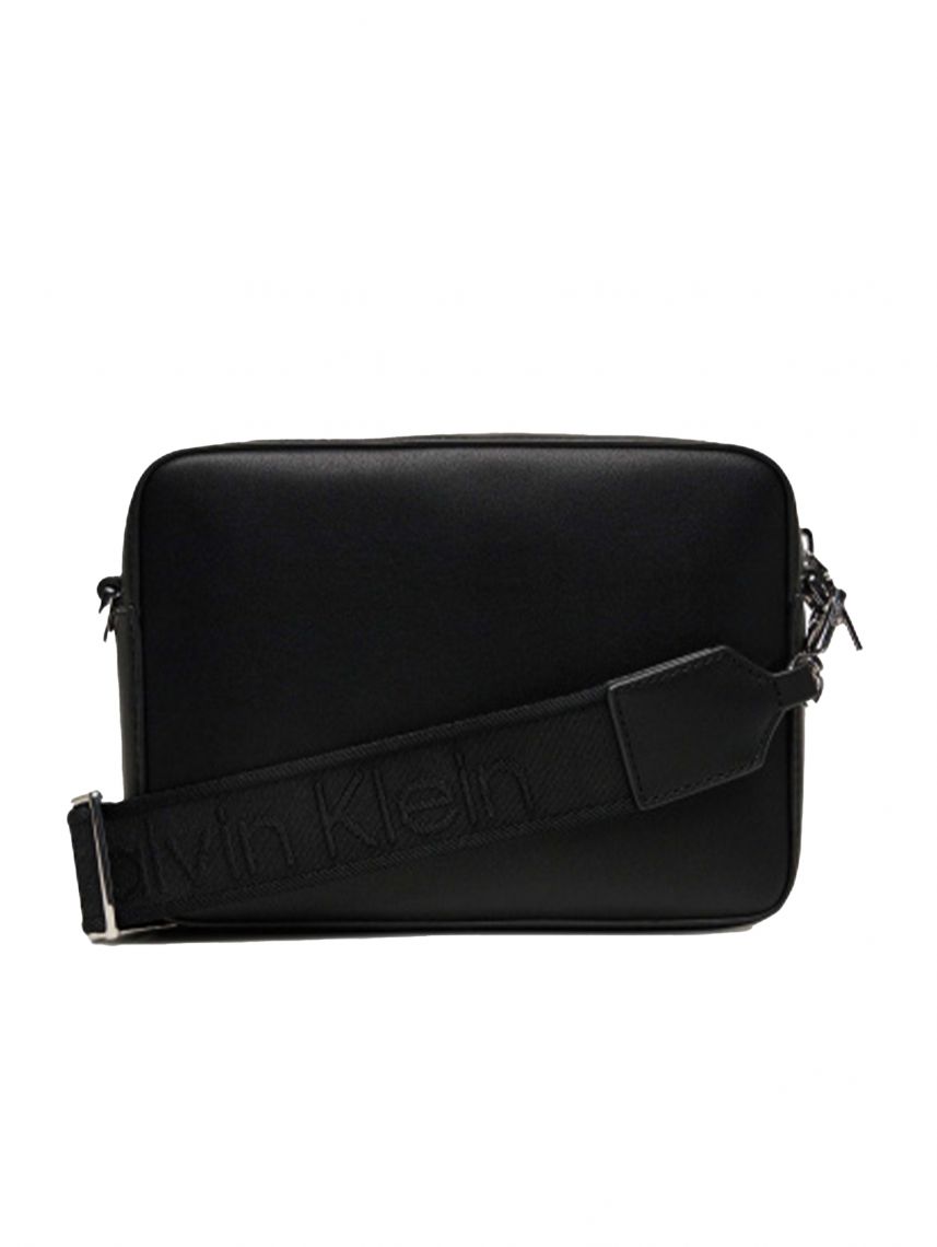 תיק צד דמוי עור מבית Calvin Klein דגם LV04F3097G-UB1