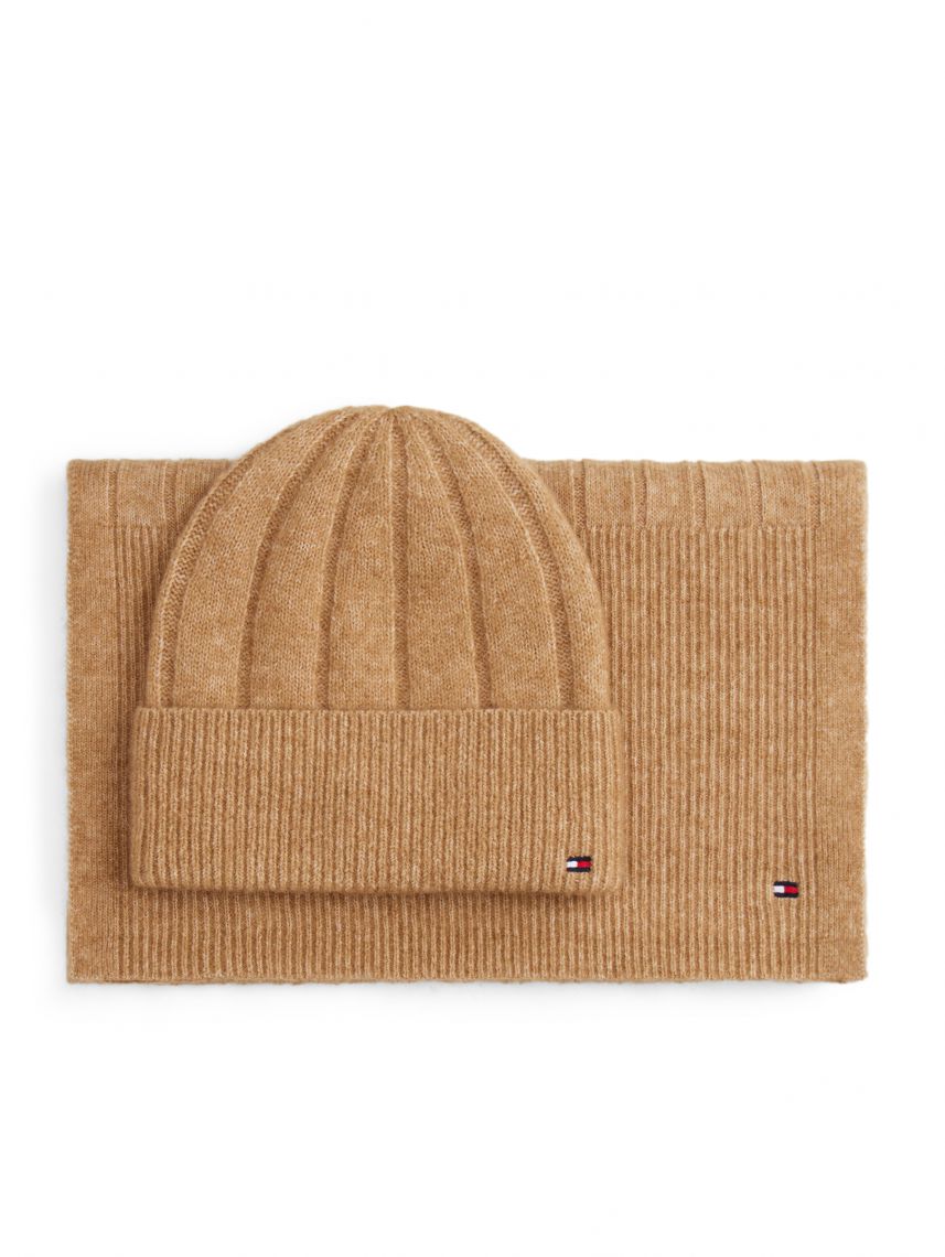 TH FLAG FLUFFY BEANIE & SCARF GP