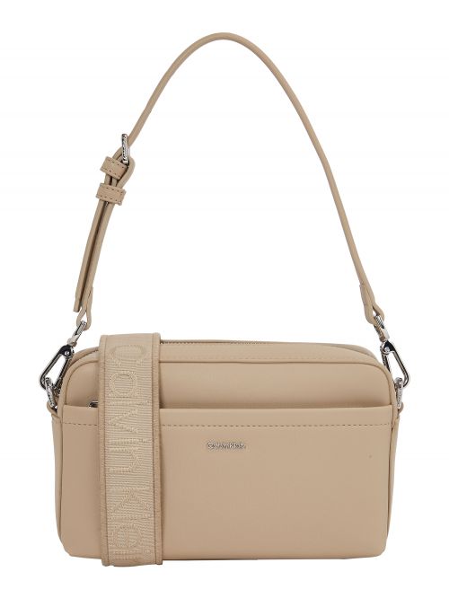 תיק צד דמוי עור לאישה מבית Calvin Klein  דגם K60K612901-W75